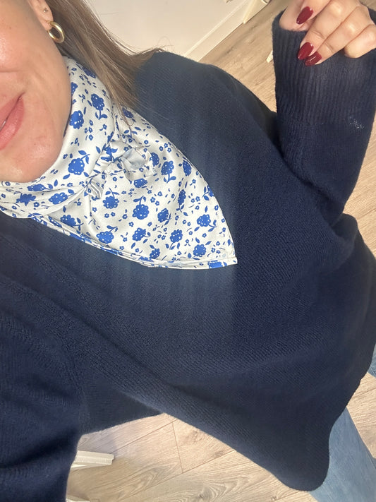 Pañuelo FLORES AZULES